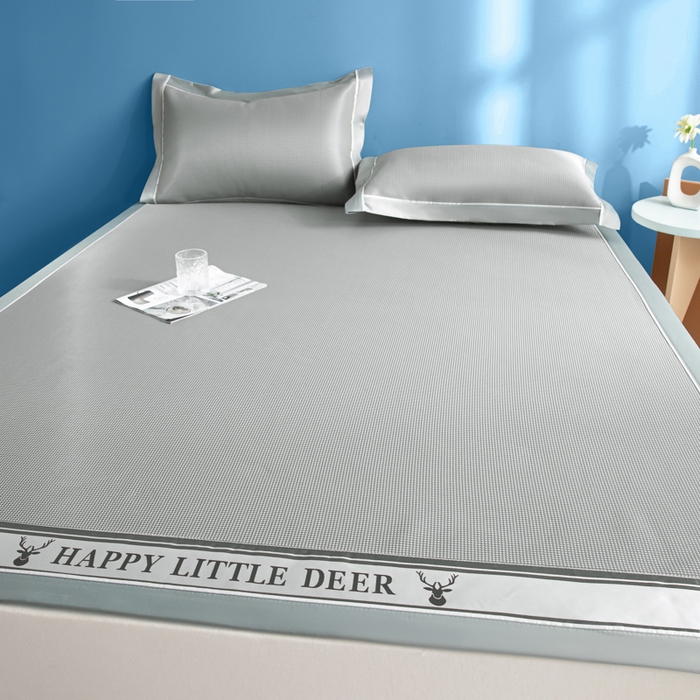 91家纺网 家纺一手货源 找家纺 阿亮家居 2025新款A类母婴级1800D碳光小鹿冰丝席凉席 冰川灰