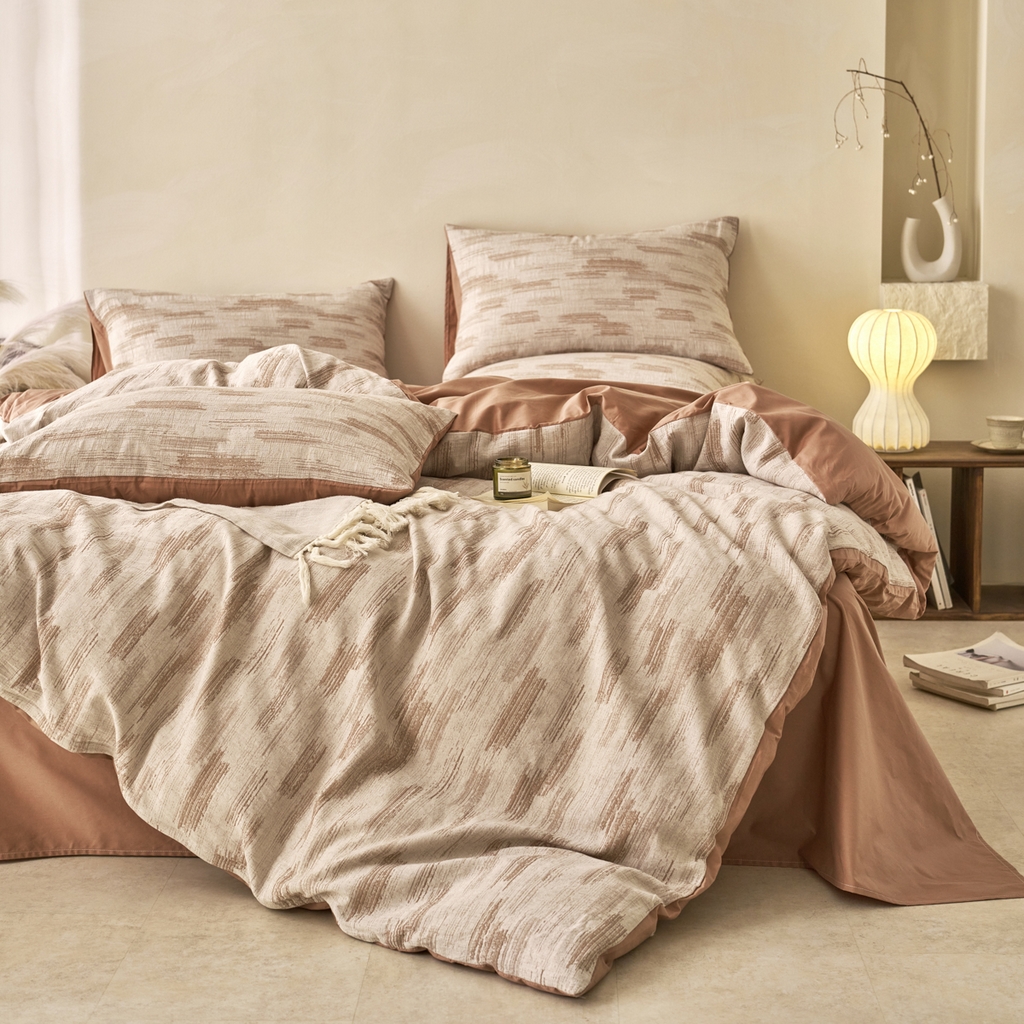 91家纺网 家纺一手货源 找家纺 金丝鸟2025新款全棉纯棉三层纱提花四件套 树影咖