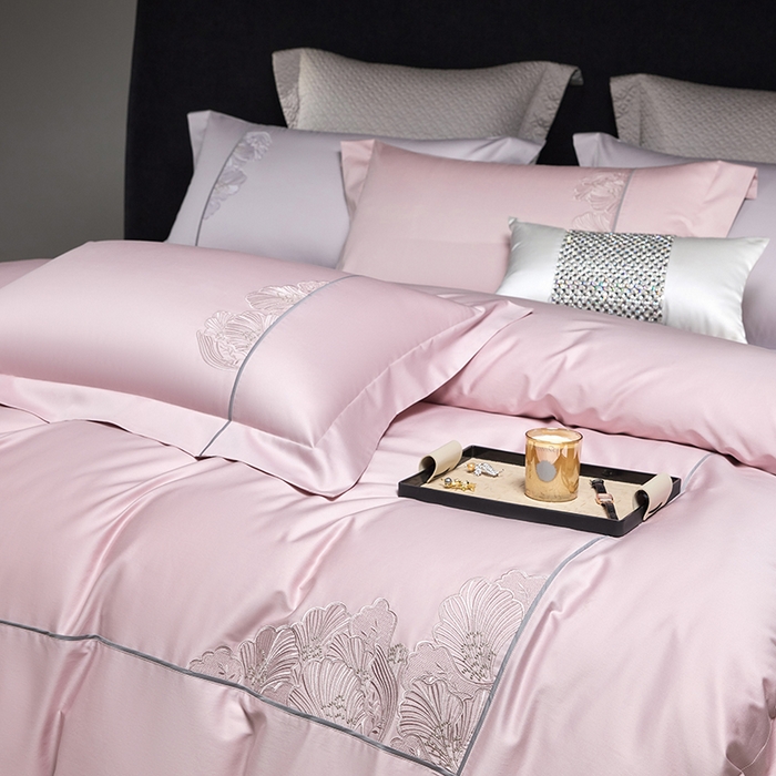 91家纺网 家纺一手货源 找家纺 榻尚家居 2025新款120支贡缎长绒棉绣花四件套-花漾系列 花漾-粉