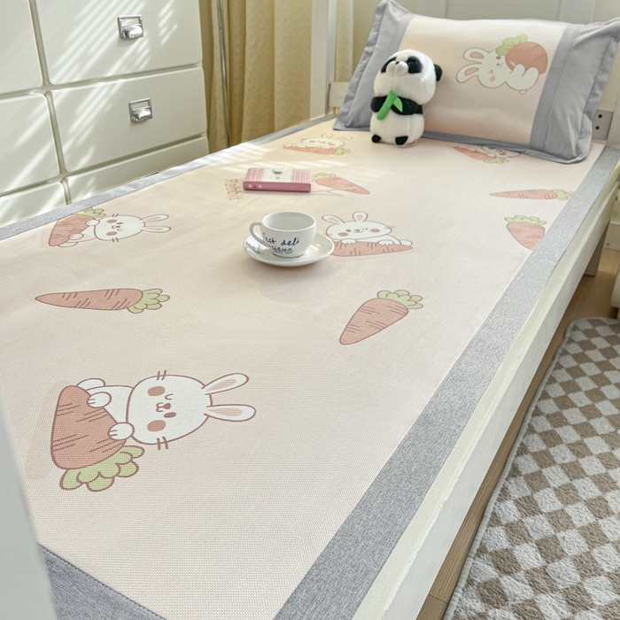 91家纺网 家纺一手货源 找家纺 阿亮家居 2025新款印花冰藤凉席-学生款 萝卜兔