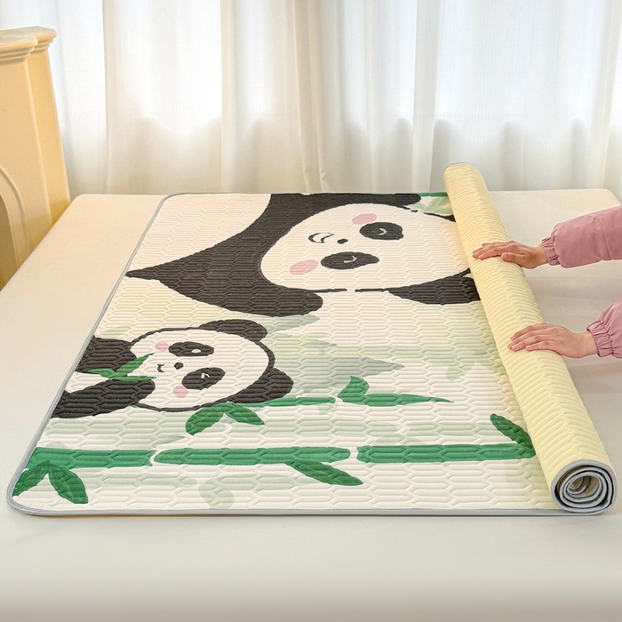 91家纺网 家纺一手货源 找家纺 希廷顿 2025新款大版印花乳胶凉席三件套 熊有成竹