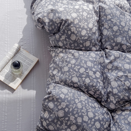 91家纺网 家纺一手货源 找家纺 王朝国际 2025新款皱皱棉印花四件套 塞纳河