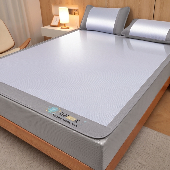 91家纺网 家纺一手货源 找家纺 阿亮家居 2025新款冰藤席凉席三件套包边抗菌刺绣款冰藤凉席 蓝紫色-床笠款