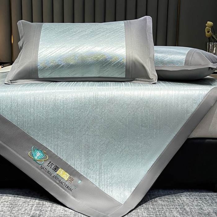 91家纺网 家纺一手货源 找家纺 阿亮家居 2025新款凉席冰丝席三明治宽包边刺绣款粗冰丝凉席 流星雨-灰