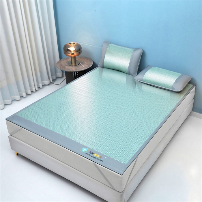 91家纺网 家纺一手货源 找家纺 阿亮家居 2025新款凉席抗菌三明治可水洗碳光冰丝席宽边刺绣冰丝席 思绪 薄荷绿-床席款