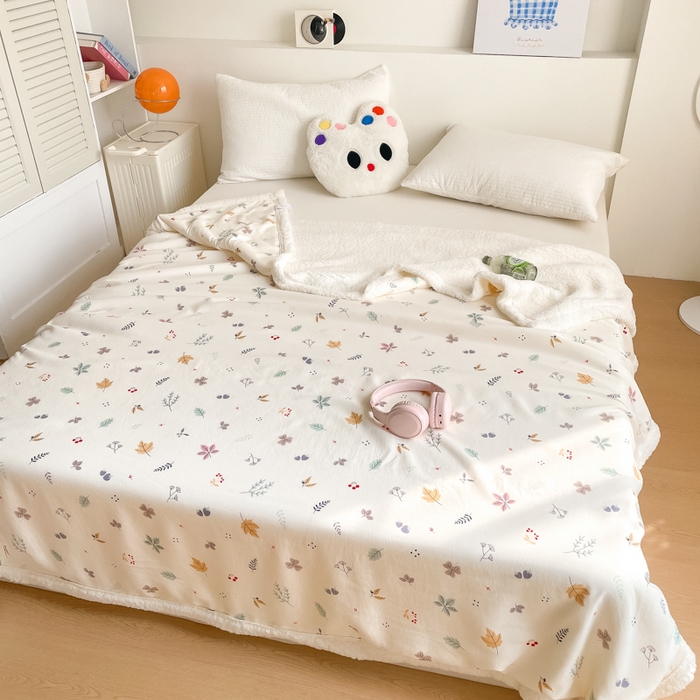 91家纺网 家纺一手货源 找家纺 857家居 2025新款双层针织纱羊羔绒毛毯 枫叶