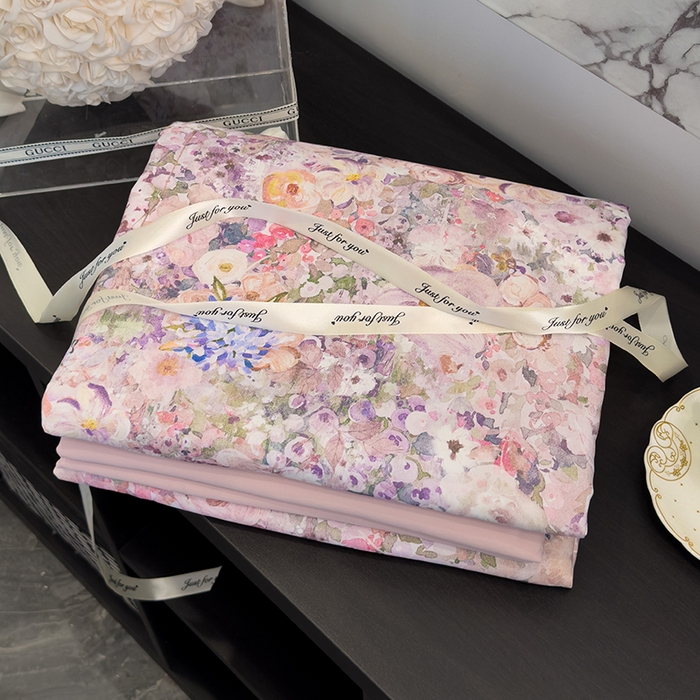 91家纺网 家纺一手货源 找家纺 竹合 2025新款数码印花轻奢凉感四件套 邂逅-粉