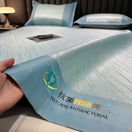 91家纺网 家纺一手货源 找家纺 （总）阿亮家居 2025新款凉席冰丝席三明治宽包边刺绣款粗冰丝凉席