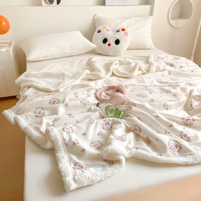 91家纺网 家纺一手货源 找家纺 857家居 2025新款双层针织纱羊羔绒毛毯 梦幻花园