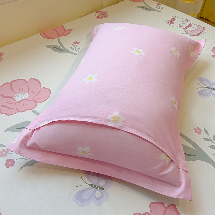 91家纺网 家纺一手货源 找家纺 拾物记 2025新款A类无荧光全喷气全棉12868单枕套 花欣猫趣-粉