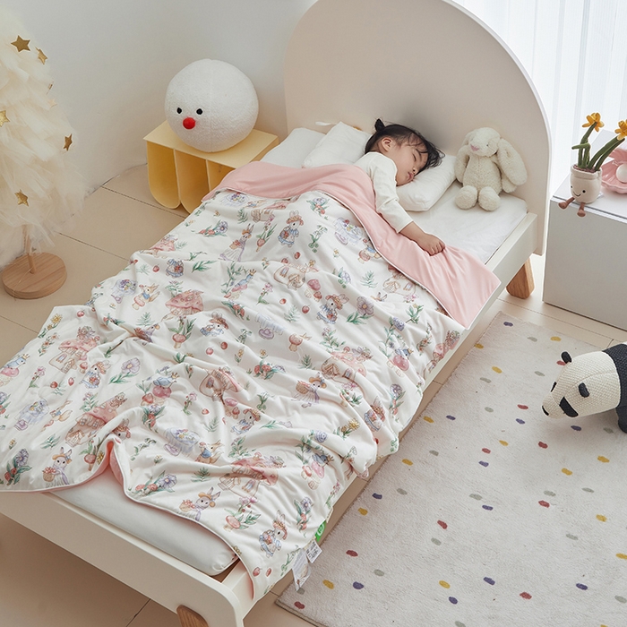 91家纺网 家纺一手货源 找家纺 荷马之梦 2025新款A类原创手绘风针织棉凉感大豆儿童夏被 蘑菇下午茶B