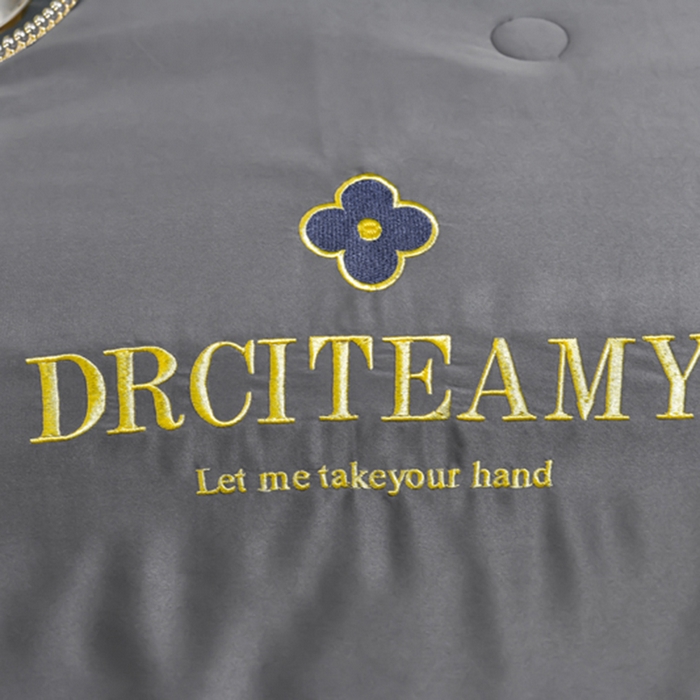 91家纺网 家纺一手货源 找家纺 伊梵居 2025新款水洗真丝刺绣夏被四件套 梵花-高级灰