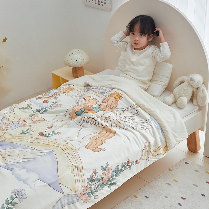 91家纺网 家纺一手货源 找家纺 荷马之梦 2025新款A类原创手绘风针织棉凉感大豆儿童夏被 飞马小王子