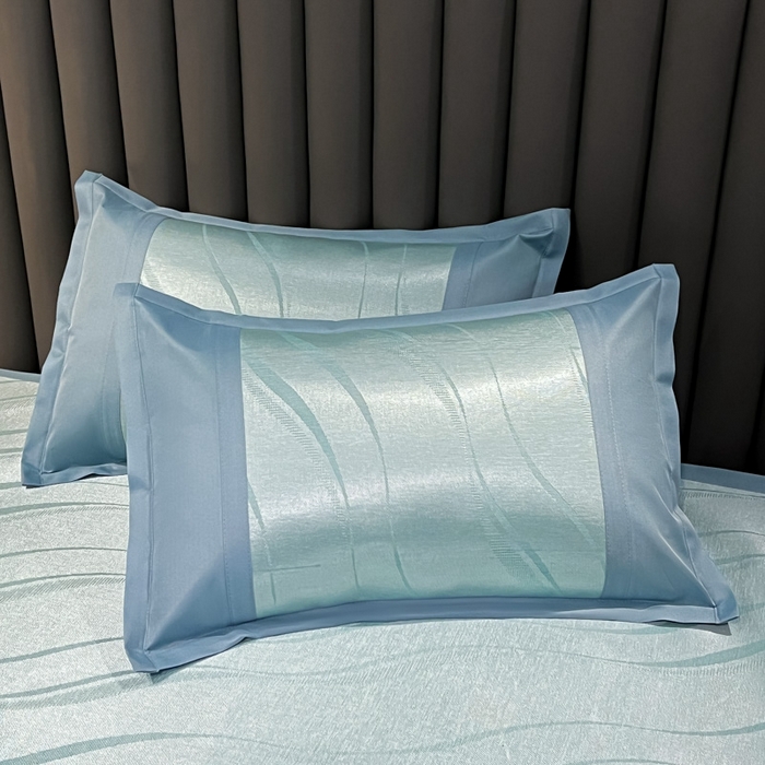 91家纺网 家纺一手货源 找家纺 阿亮家居 2025新款凉席冰丝席三明治宽包边刺绣款粗冰丝凉席 柔美-蓝