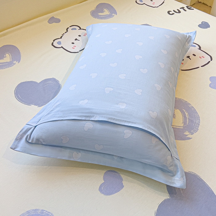 91家纺网 家纺一手货源 找家纺 拾物记 2025新款A类无荧光全喷气全棉12868单枕套 爱心熊熊