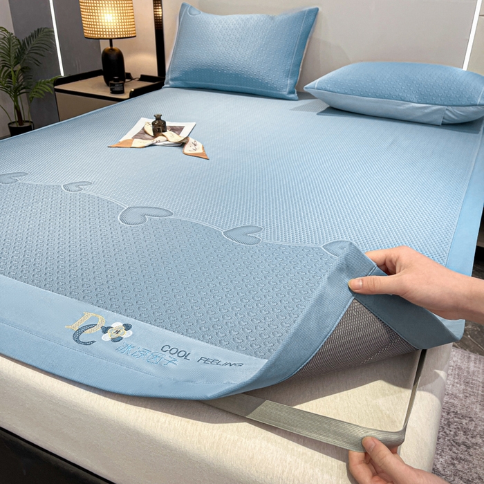 91家纺网 家纺一手货源 找家纺 阿亮家居 2025新款刺绣款凉豆豆凉席 凉豆豆-爱心蓝色