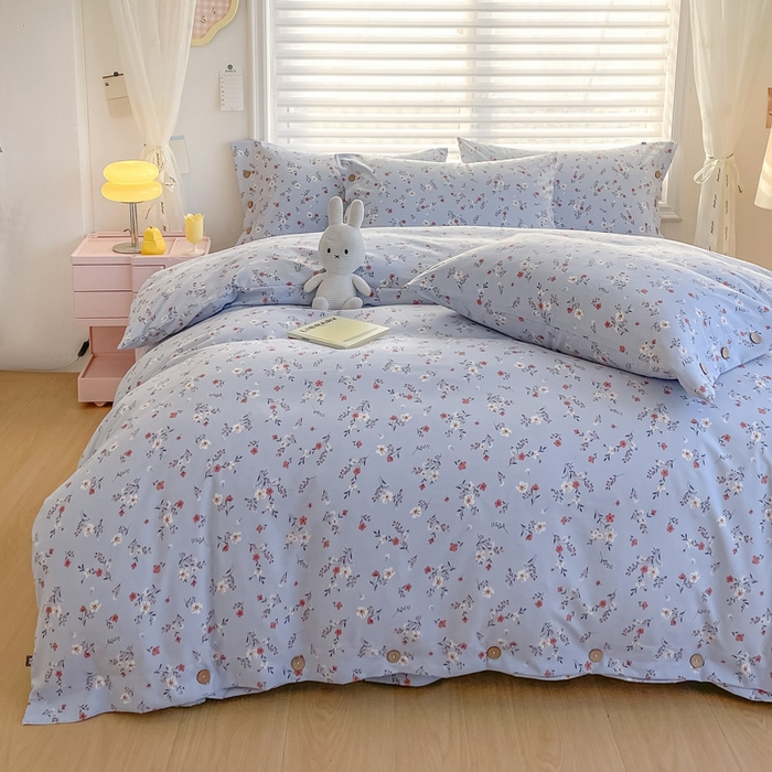 91家纺网 家纺一手货源 找家纺 星窝家纺 2025新款纽扣款水洗棉印花四件套 花上枝蓝