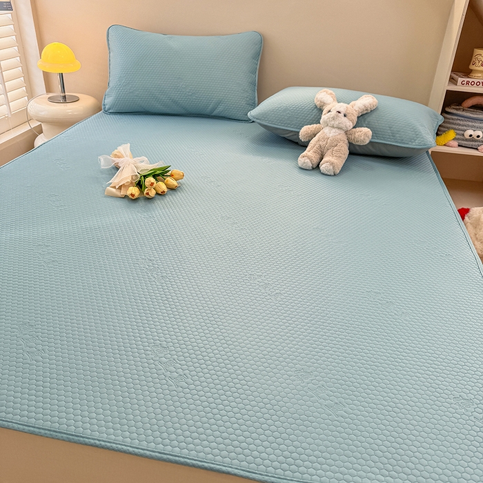 91家纺网 家纺一手货源 找家纺 阿亮家居 2025新款凉席凉豆豆单包边可水席单凉席三件套冰豆豆席 小米粒天空蓝床席款