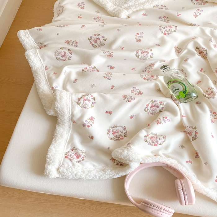 91家纺网 家纺一手货源 找家纺 857家居 2025新款双层针织纱羊羔绒毛毯 梦幻花园