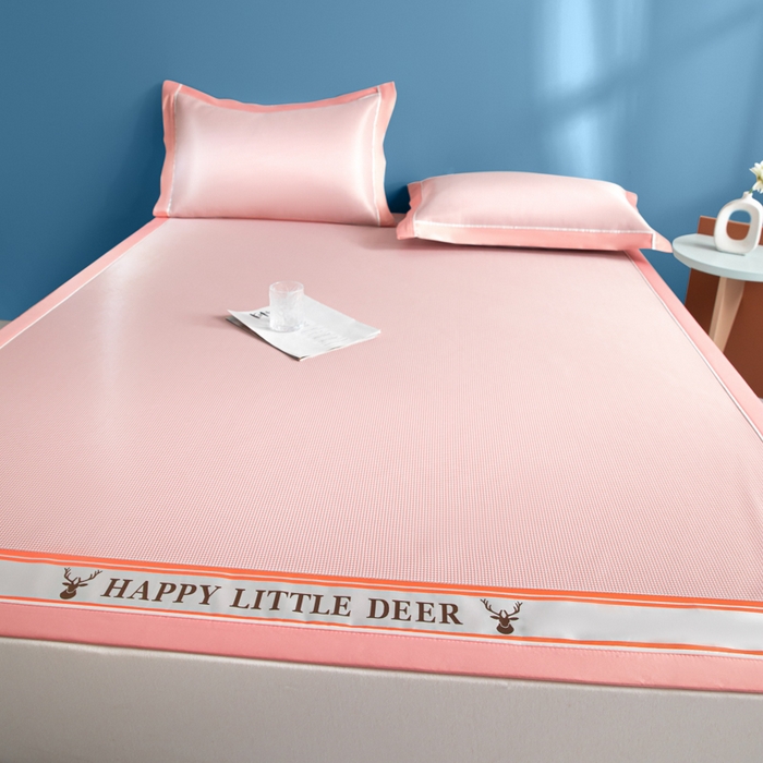 91家纺网 家纺一手货源 找家纺 阿亮家居 2025新款A类母婴级1800D碳光小鹿冰丝席凉席 山茶粉