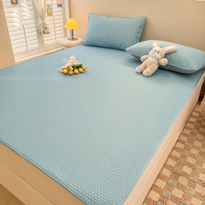 91家纺网 家纺一手货源 找家纺 阿亮家居 2025新款凉席凉豆豆单包边可水席单凉席三件套冰豆豆席 小米粒天空蓝床席款