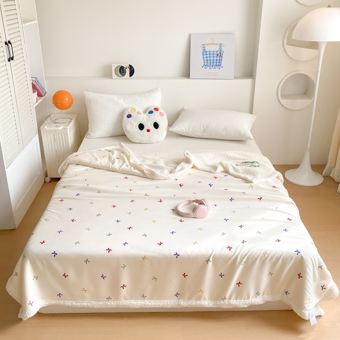 91家纺网 家纺一手货源 找家纺 857家居 2025新款双层针织纱羊羔绒毛毯 甜蜜结缘