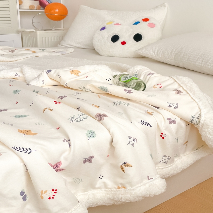 91家纺网 家纺一手货源 找家纺 857家居 2025新款双层针织纱羊羔绒毛毯 枫叶