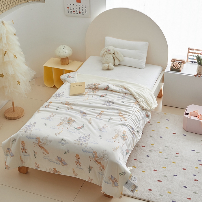 91家纺网 家纺一手货源 找家纺 荷马之梦 2025新款A类原创手绘风针织棉凉感大豆儿童夏被 飞马小王子B