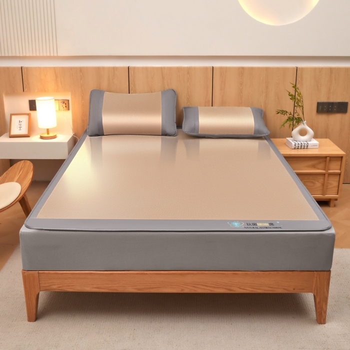 91家纺网 家纺一手货源 找家纺 阿亮家居 2025新款冰藤席凉席三件套包边抗菌刺绣款冰藤凉席 咖色-床笠款