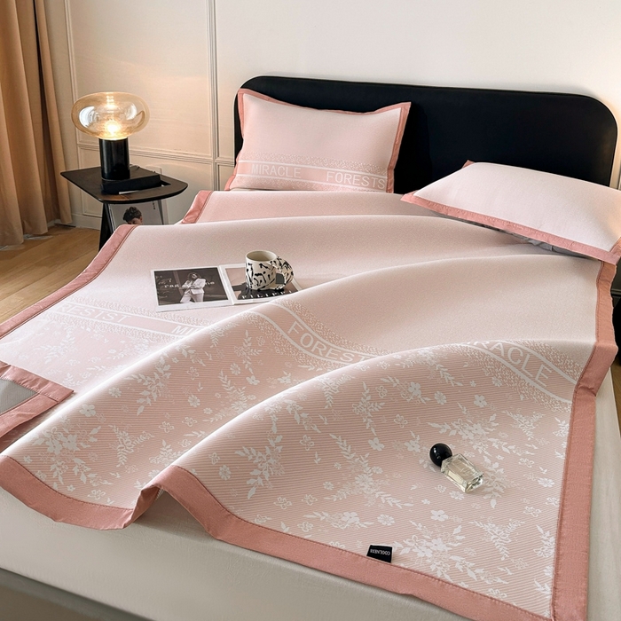 91家纺网 家纺一手货源 找家纺 慕尚家纺 2025春夏新款凉感冰丝提花凉席三件套 海棠 粉