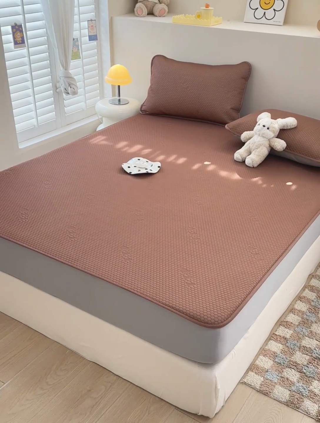 91家纺网 家纺一手货源 找家纺 阿亮家居 2025新款凉席凉豆豆单包边可水席单凉席三件套冰豆豆席 小米粒气质咖床笠款