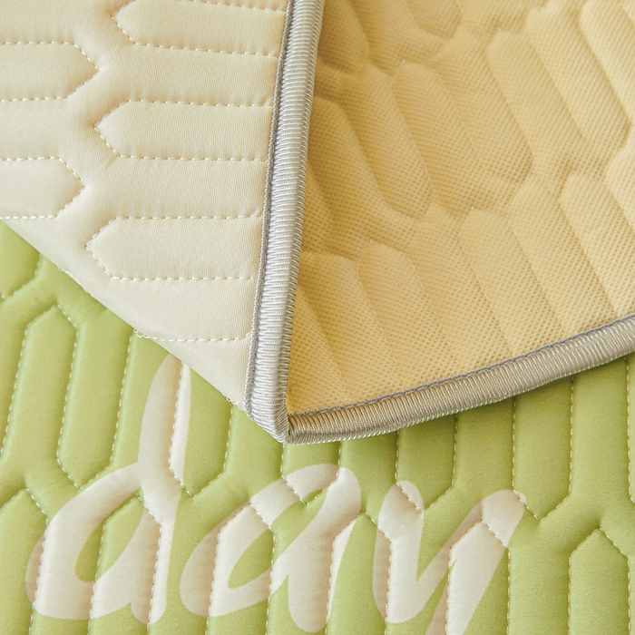 91家纺网 家纺一手货源 找家纺 希廷顿 2025新款大版印花乳胶凉席床裙款三件套 牛油果绿