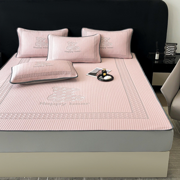 91家纺网 家纺一手货源 找家纺 首尔家纺 2025新款大版凉感丝凉席 快乐熊-粉