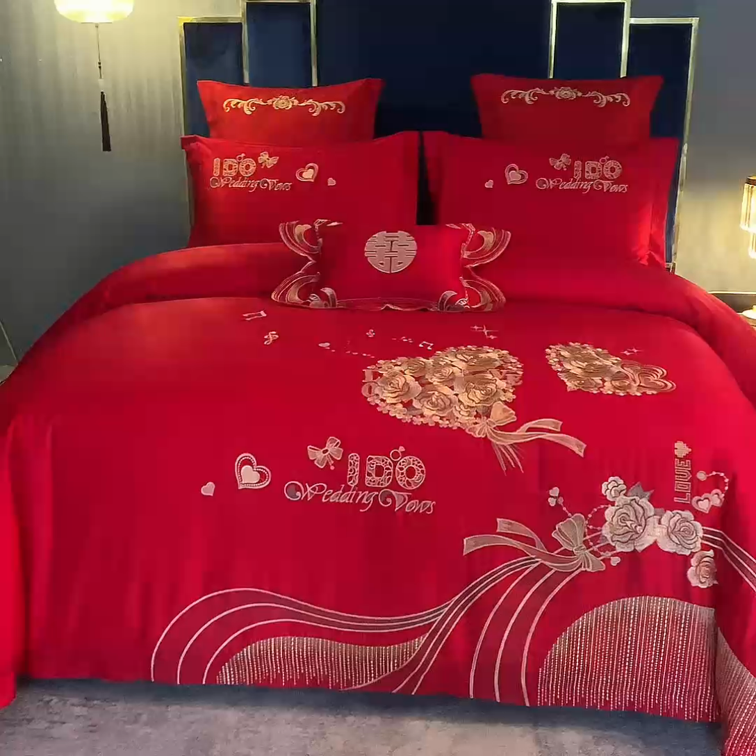 91家纺网 家纺一手货源 找家纺 慕她家纺 慕她婚庆四件套大红色磨毛亲肤棉刺绣结婚工艺款床上用品 两心相悦