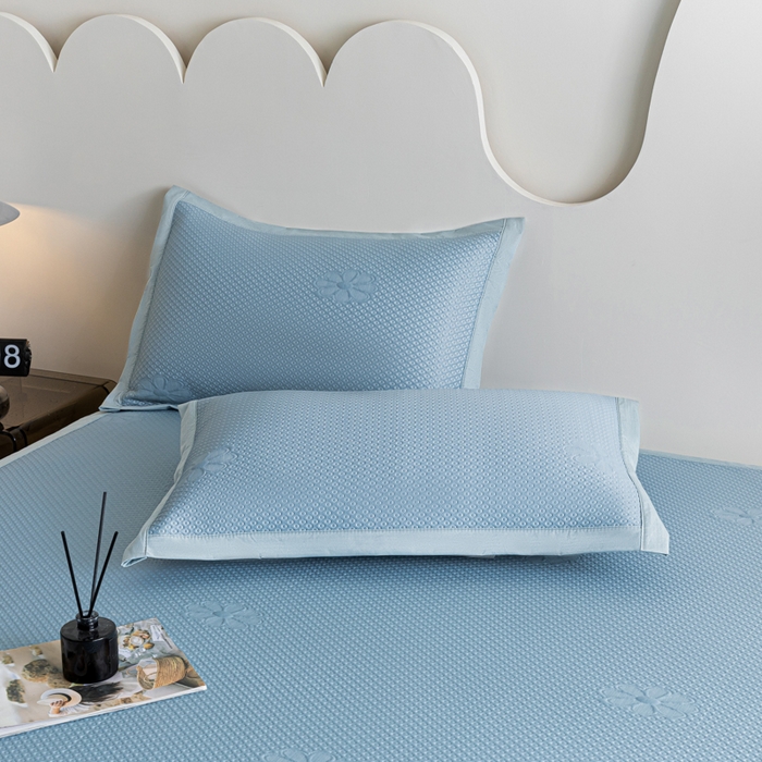 91家纺网 家纺一手货源 找家纺 阿亮家居 2025新款凉席凉豆豆软席床席款 幸运花-海盐蓝