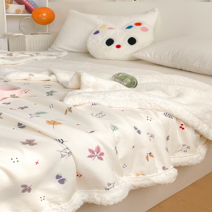 91家纺网 家纺一手货源 找家纺 857家居 2025新款双层针织纱羊羔绒毛毯 枫叶