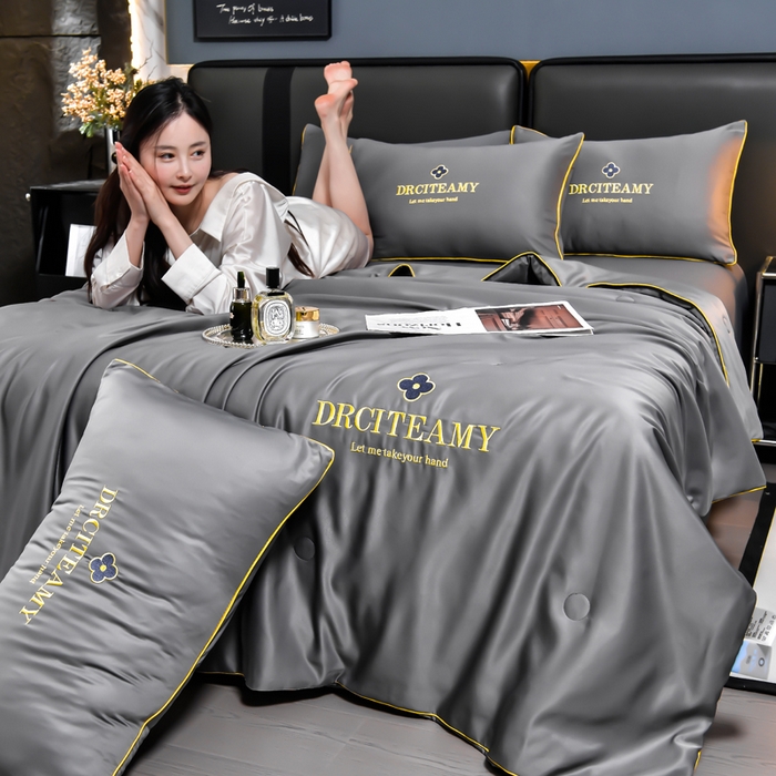 91家纺网 家纺一手货源 找家纺 伊梵居 2025新款水洗真丝刺绣夏被四件套 梵花-高级灰