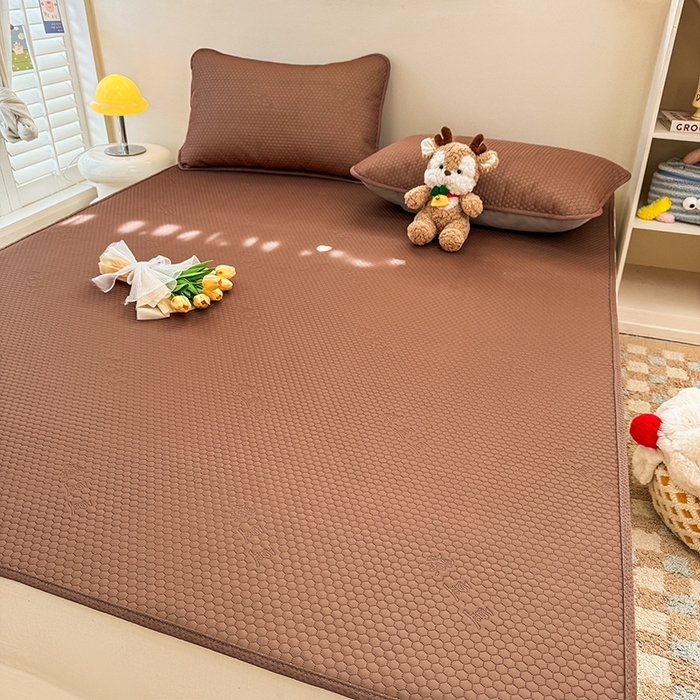 91家纺网 家纺一手货源 找家纺 阿亮家居 2025新款凉席凉豆豆单包边可水席单凉席三件套冰豆豆席 小米粒气质咖床席款