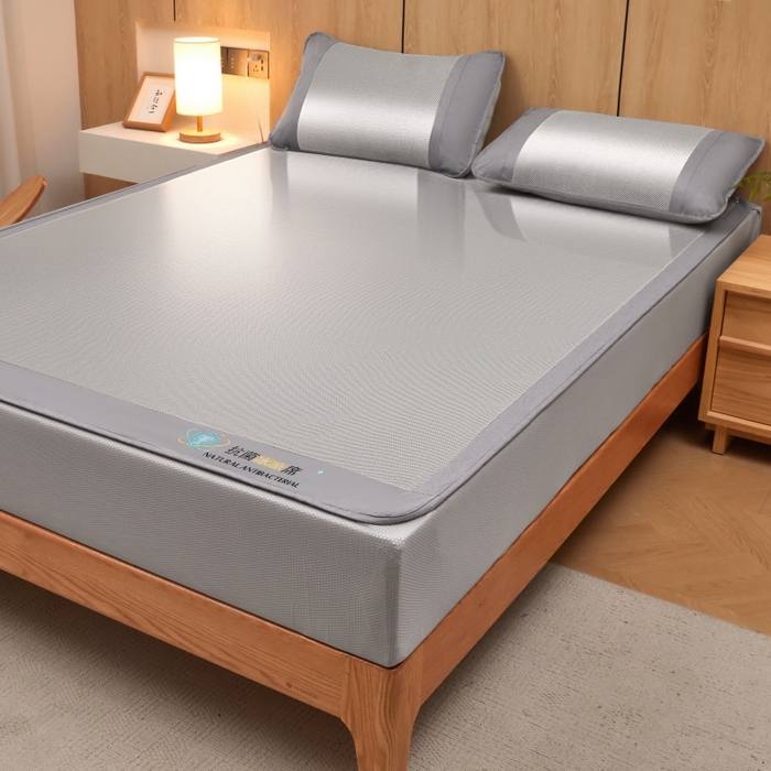 91家纺网 家纺一手货源 找家纺 阿亮家居 2025新款冰藤席凉席三件套包边抗菌刺绣款冰藤凉席 灰色-床笠款