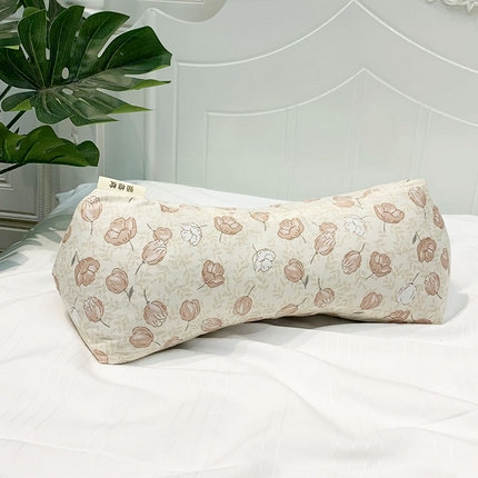 91家纺网 家纺一手货源 找家纺 （总）全美家居 2025新款三角成人护颈枕骨头花草枕40*15*10cm 