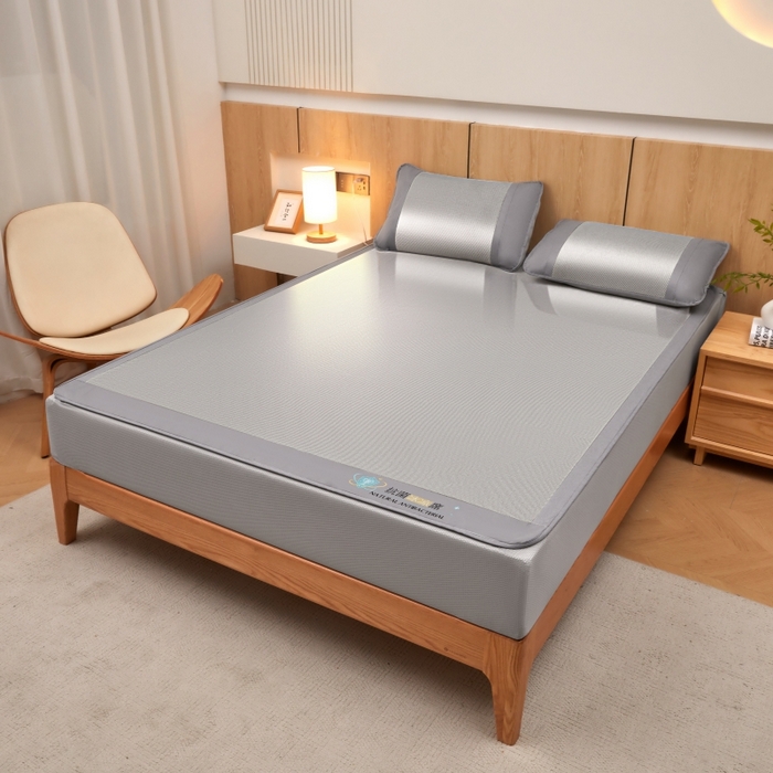 91家纺网 家纺一手货源 找家纺 阿亮家居 2025新款冰藤席凉席三件套包边抗菌刺绣款冰藤凉席 灰色-床笠款