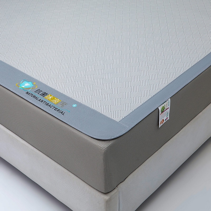 91家纺网 家纺一手货源 找家纺 阿亮家居 2025新款凉席抗菌刺绣可水洗碳光冰丝席包边无纺布冰丝席 思绪 绅士灰-床笠款