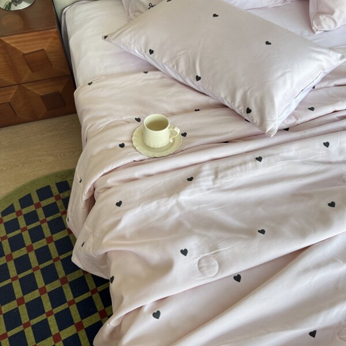 91家纺网 家纺一手货源 找家纺 棉生活家纺 2025新款ins小清新水洗冰丝夏被四件套 草莓奶冻 玉