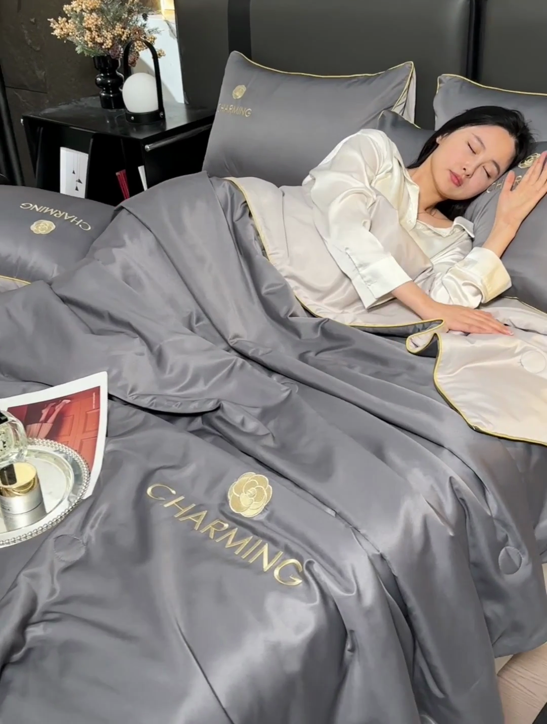 91家纺网 家纺一手货源 找家纺 伊梵居 2025新款水洗真丝刺绣夏被四件套 高级灰+山灰
