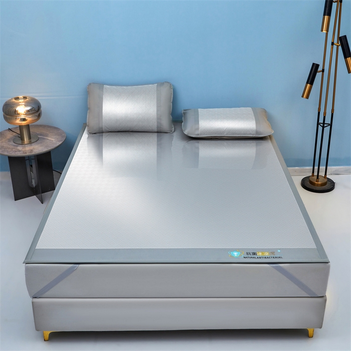 91家纺网 家纺一手货源 找家纺 阿亮家居 2025新款凉席抗菌刺绣可水洗碳光冰丝席包边无纺布冰丝席 思绪 绅士灰-床席款