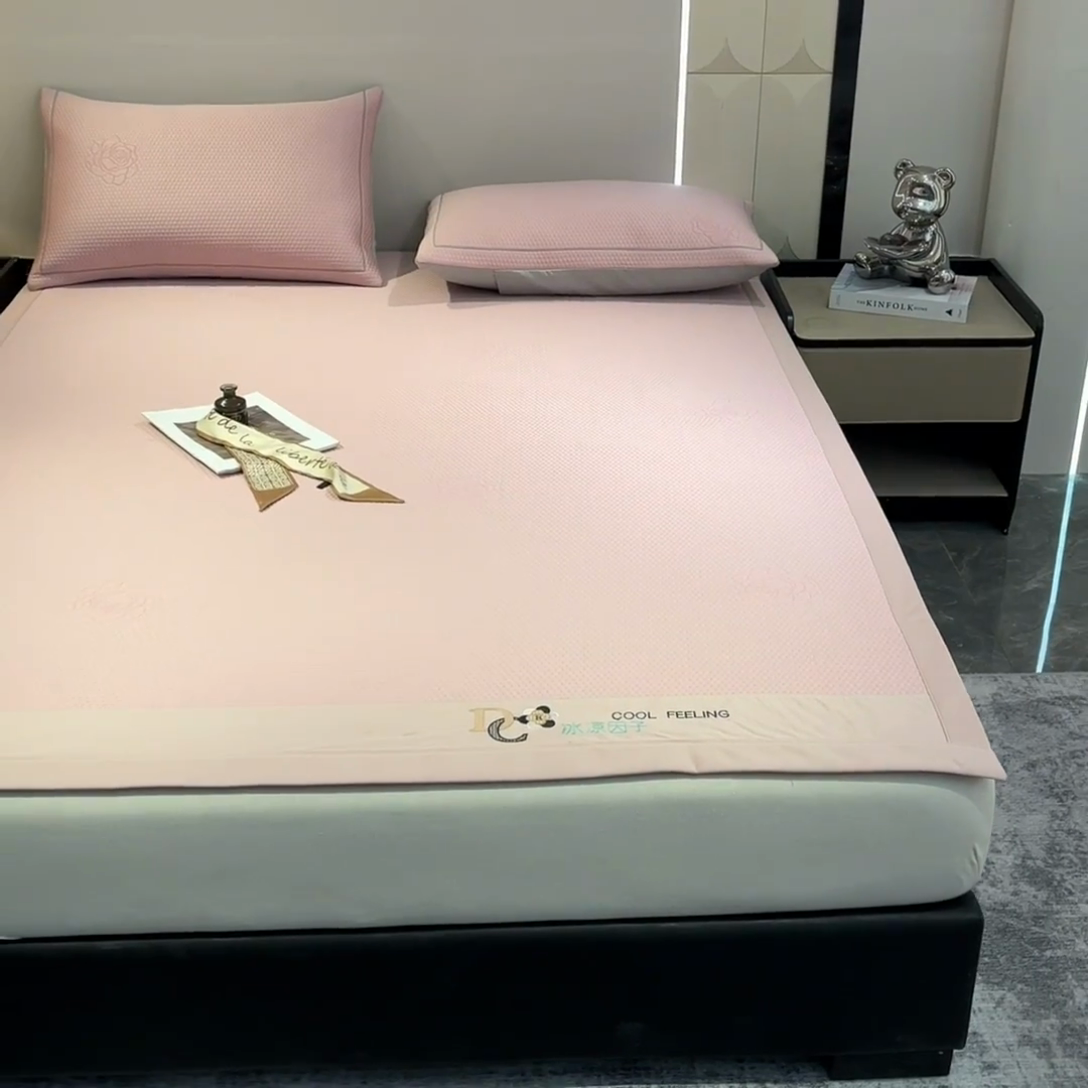 91家纺网 家纺一手货源 找家纺 阿亮家居 2025新款刺绣款凉豆豆凉席 凉豆豆-玫瑰粉色