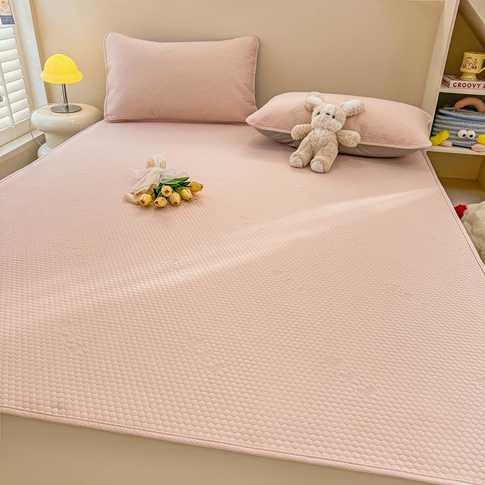 91家纺网 家纺一手货源 找家纺 阿亮家居 2025新款凉席凉豆豆单包边可水席单凉席三件套冰豆豆席 小米粒樱花粉床席款