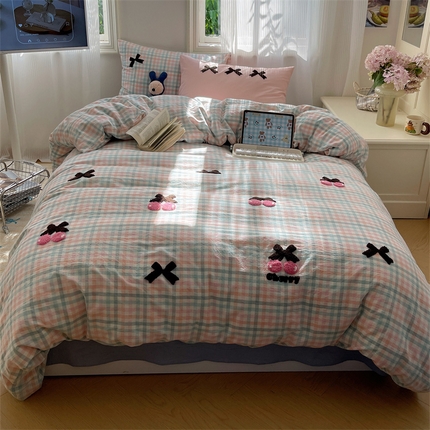 91家纺网 家纺一手货源 找家纺 北欧良品 2025新款A类色织水洗棉毛巾绣蝴蝶结少女系列单被套 蝴蝶结-冰淇淋格+蓝粉