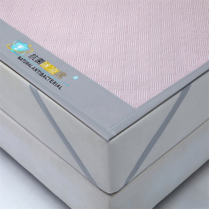 91家纺网 家纺一手货源 找家纺 阿亮家居 2025新款凉席抗菌刺绣可水洗碳光冰丝席包边无纺布冰丝席 思绪 树莓粉-床席款