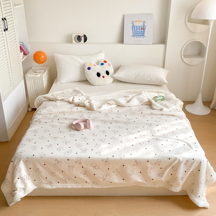 91家纺网 家纺一手货源 找家纺 857家居 2025新款双层针织纱羊羔绒毛毯 爱心熊宝